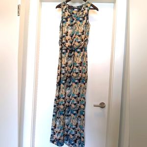 Vera Moda sleeveless Maxi dress. Size medium, abstract pattern